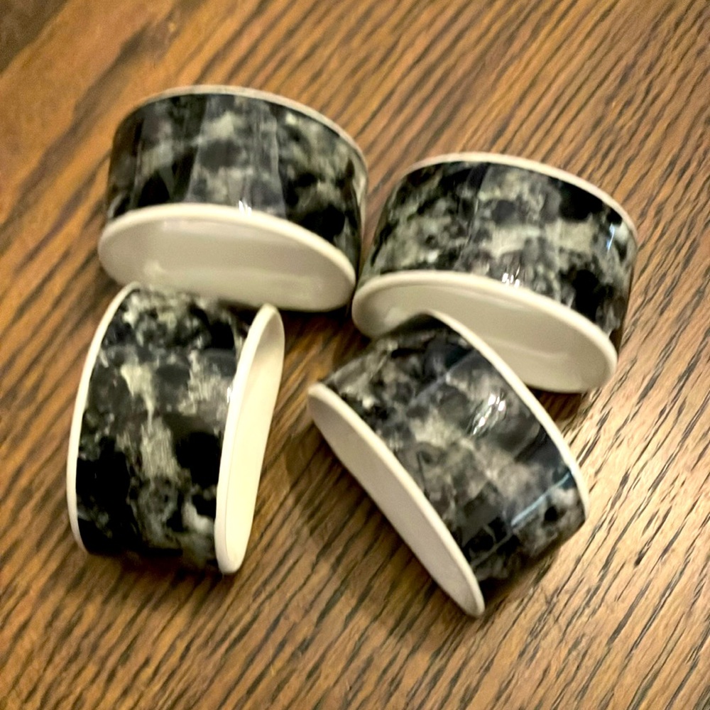 Villeroy and Boch Set of Four Porcelain Napkin Rings